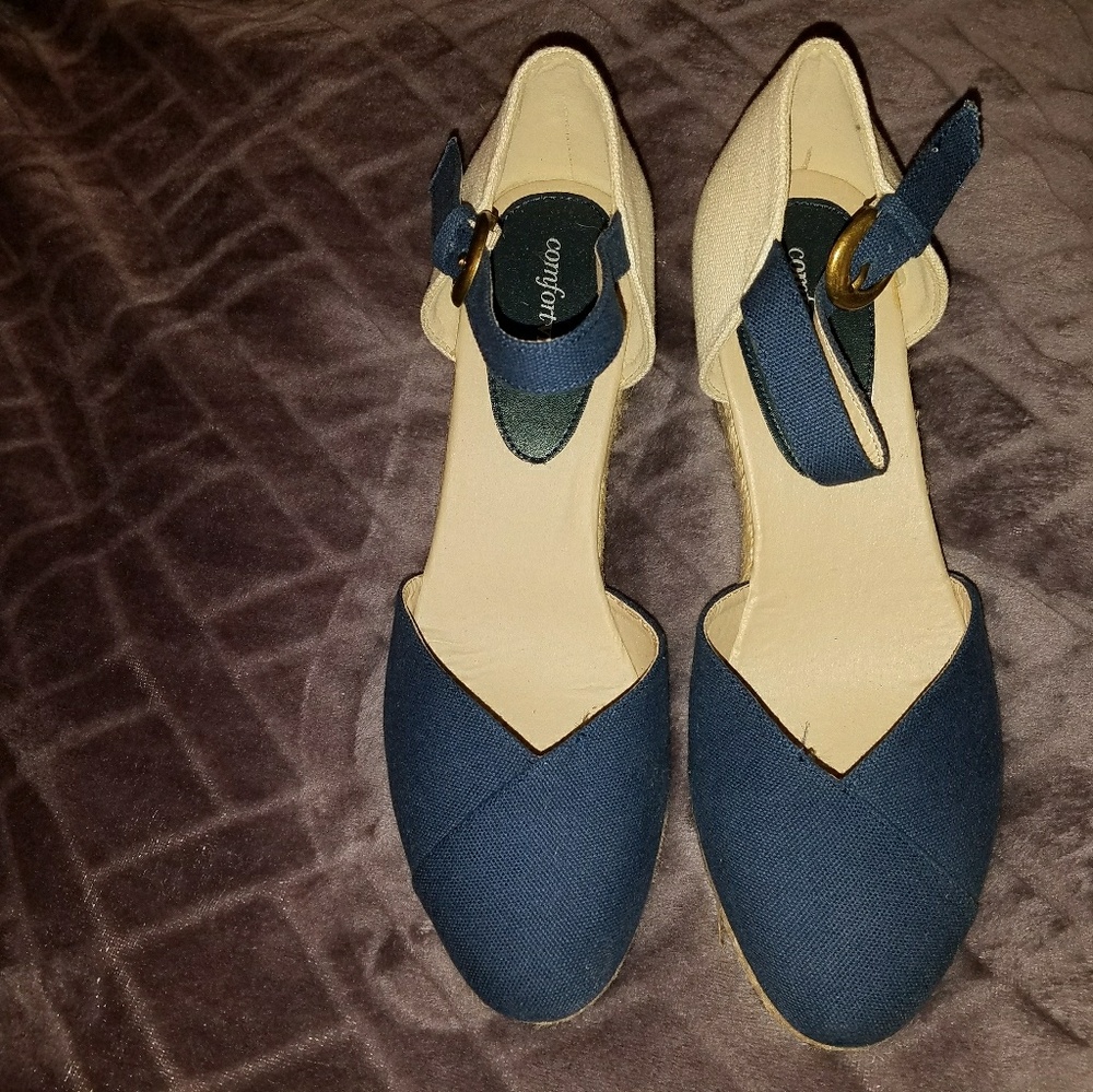 Espadrille wedge heel shoe